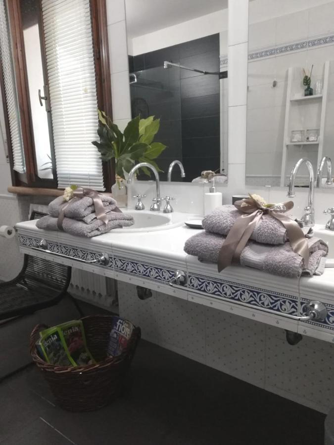 A Casa Mia Bed and Breakfast Bagnolo San Vito Exteriör bild